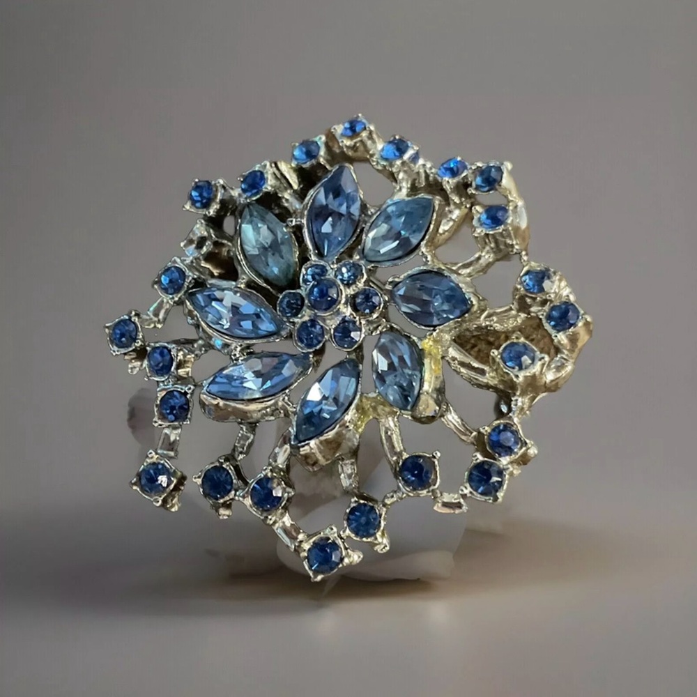 1950’s Vtg Silver Tone Icy Blue Rhinestone Floral Flower Brooch Earring Set